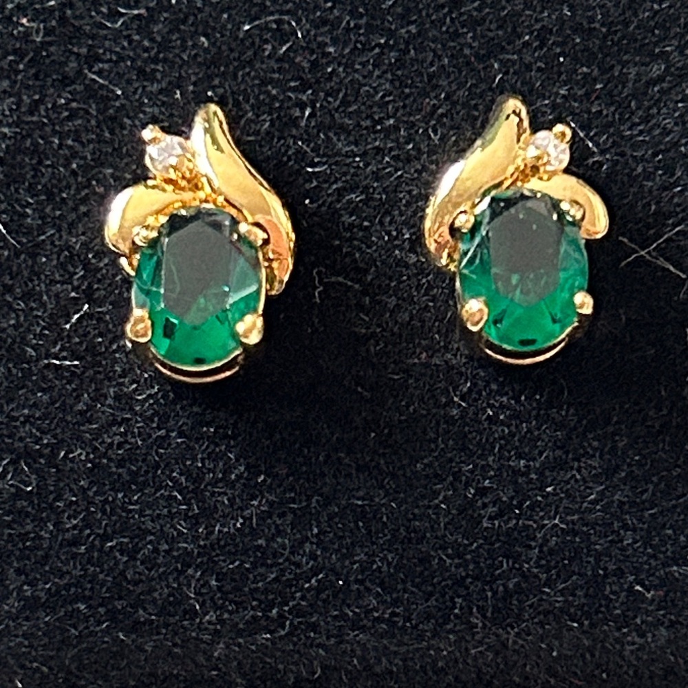 Vintage New Gold‎ and Emerald Green Gemstone Earrings